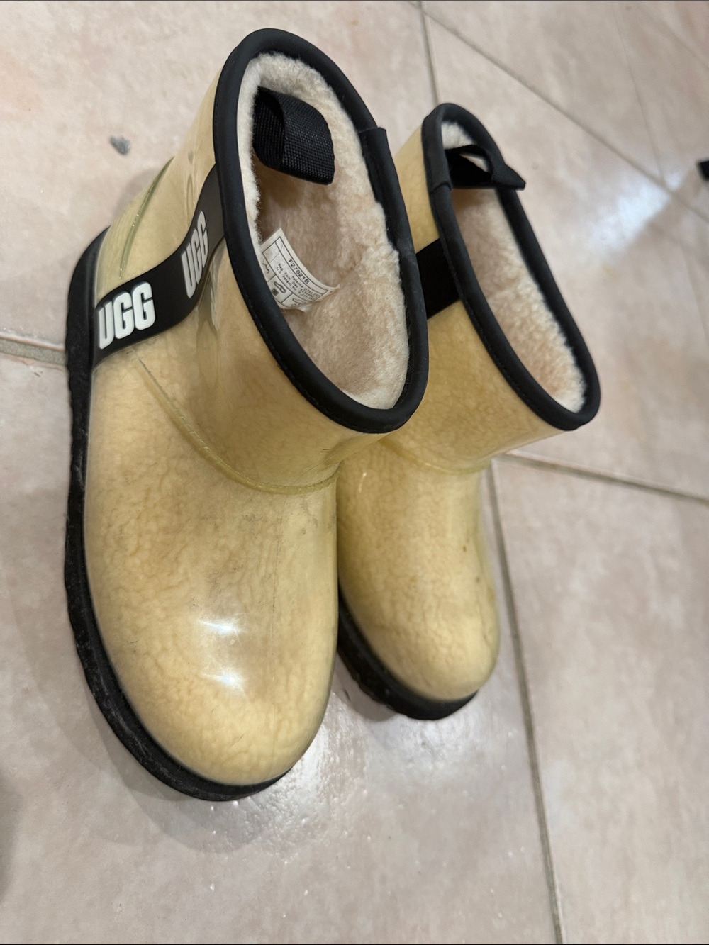 UGG woman’s size 6  Cream Yellow Shearling-Lined Pull-On Boots@@@